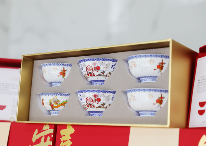 景德镇申遗纪念碗 | 恒信彩为员工发放端午暖心福利